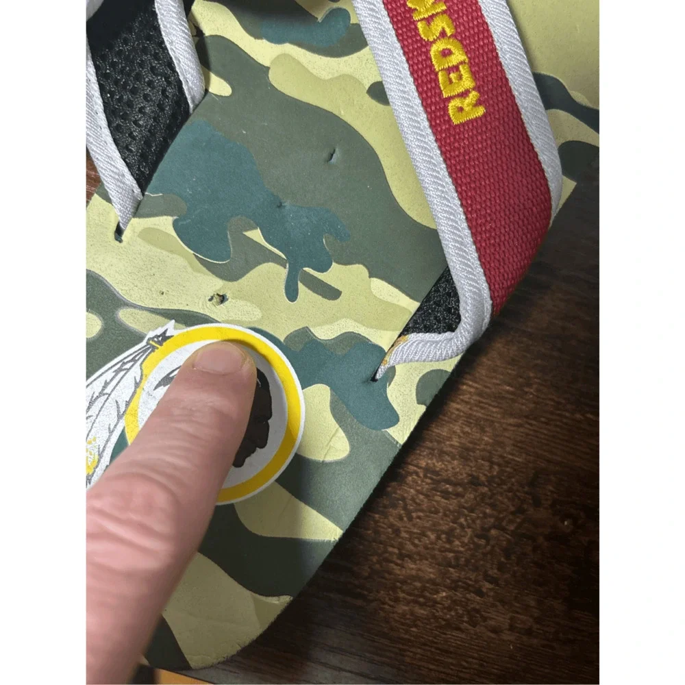 NWT Washington Redskins NFL Camo Flip Flop Sandals Sz M